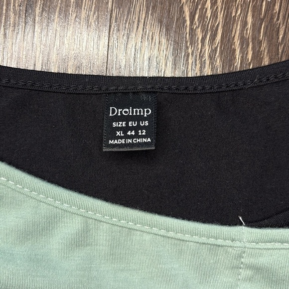 Woman’s Black and Mint Green Button-Front Top size XL - Picture 4 of 5